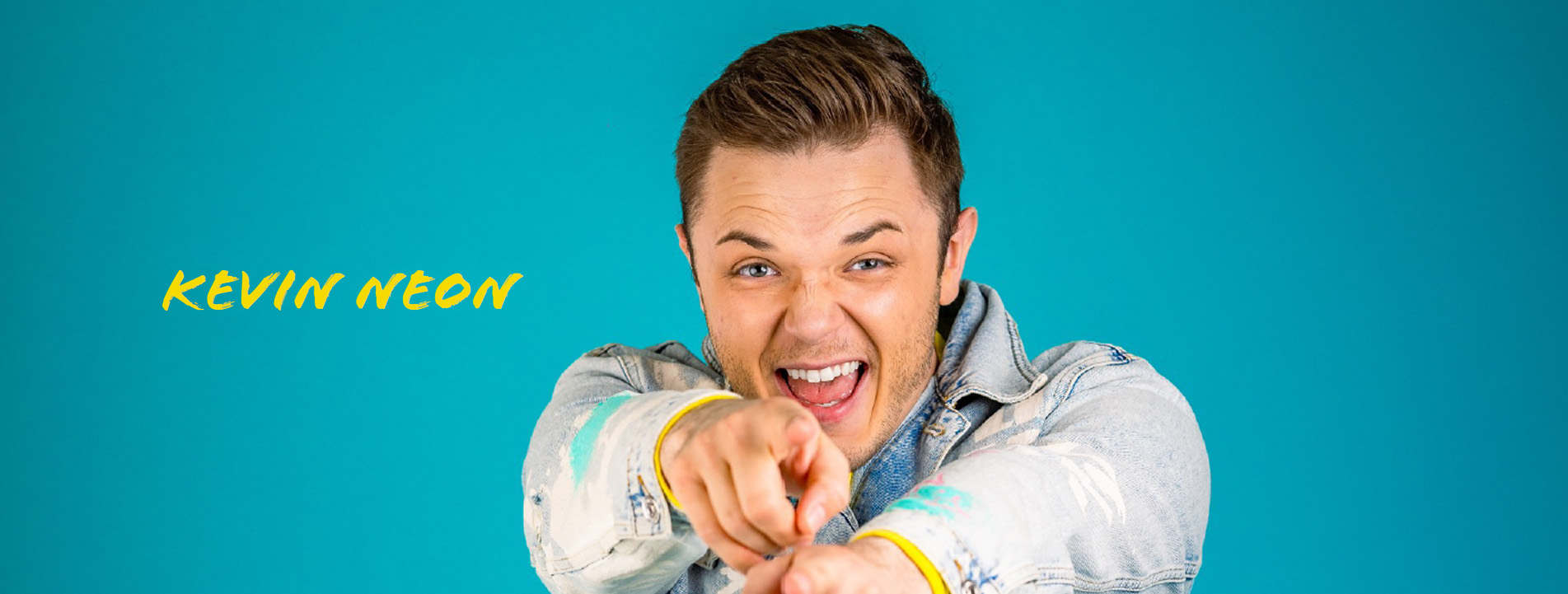 Header Startseite Kevin Neon - Deine Frohe Zukunft